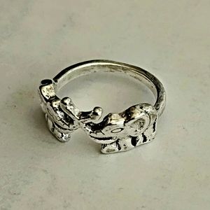 LADIES NEW SIZE 6 SILVER ETCHED LUCKY ELEPHANT RING